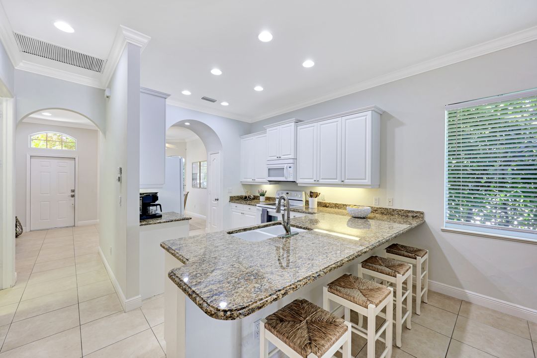 847 98th Ave N, Naples, FL 34108