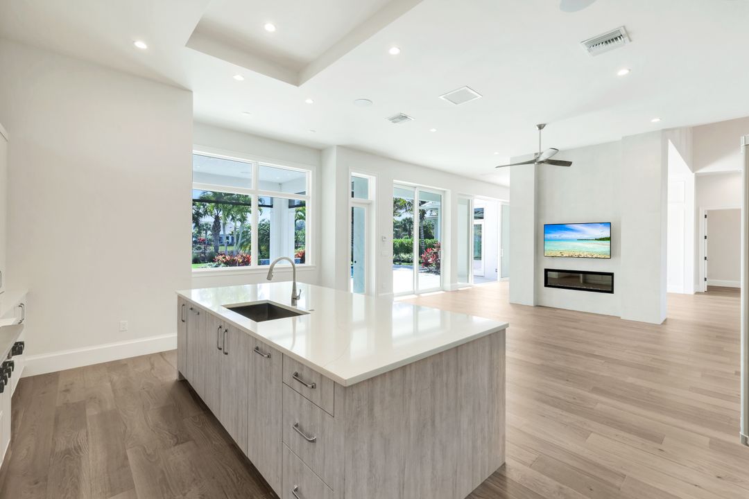 16716 Enclave Cir, Naples, FL 34110