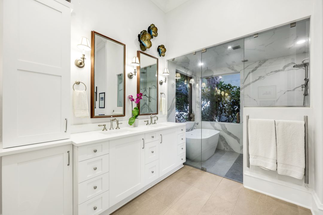 18051 Lagos Way, Naples, FL 34110