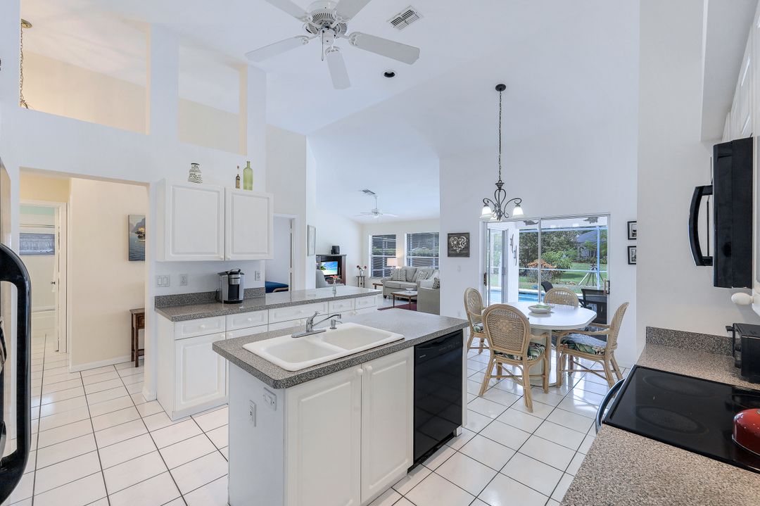 6600 Bishopgate Ln, Naples, FL 34104