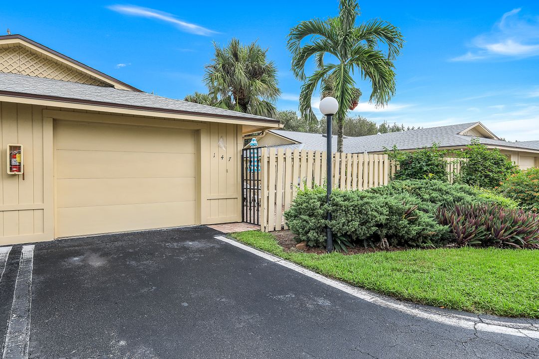 147 Forest Lakes Blvd #147, Naples, FL 34105