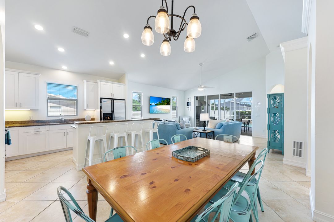 587 97th Ave N, Naples, FL 34108