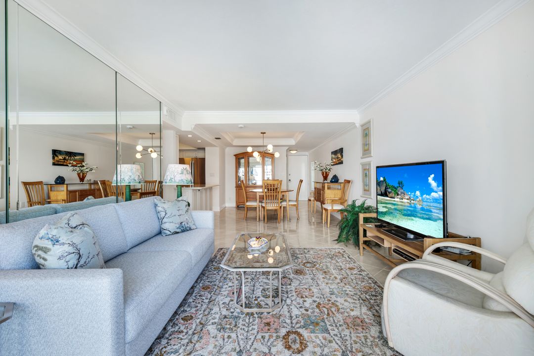 3443 Gulf Shore Blvd N #313, Naples, FL 34103
