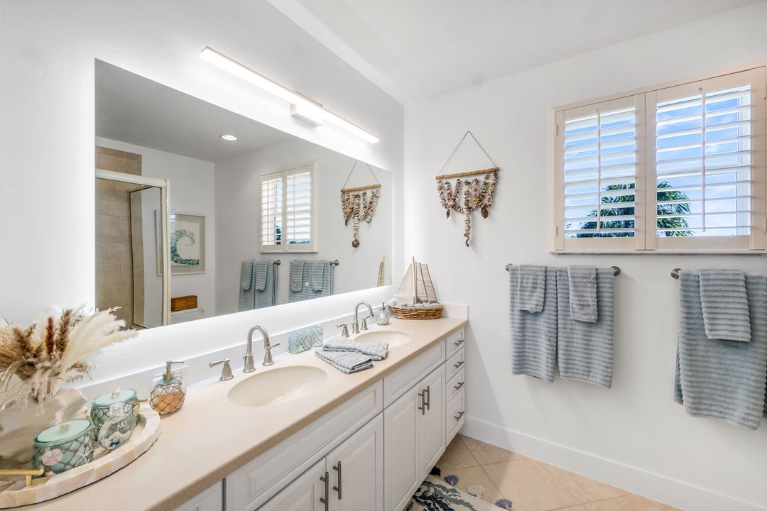 915 Pecten Ct, Sanibel, FL 33957