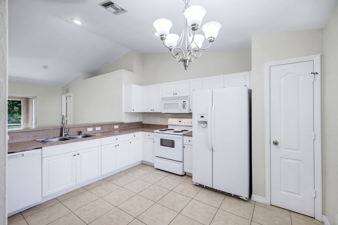 2010 NE 13th Pl, Cape Coral, FL 33909