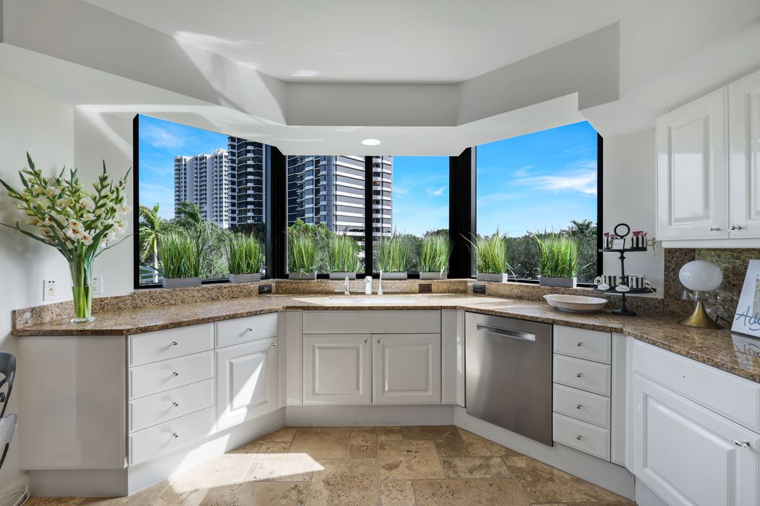 6597 Nicholas Blvd #306, Naples, FL 34108