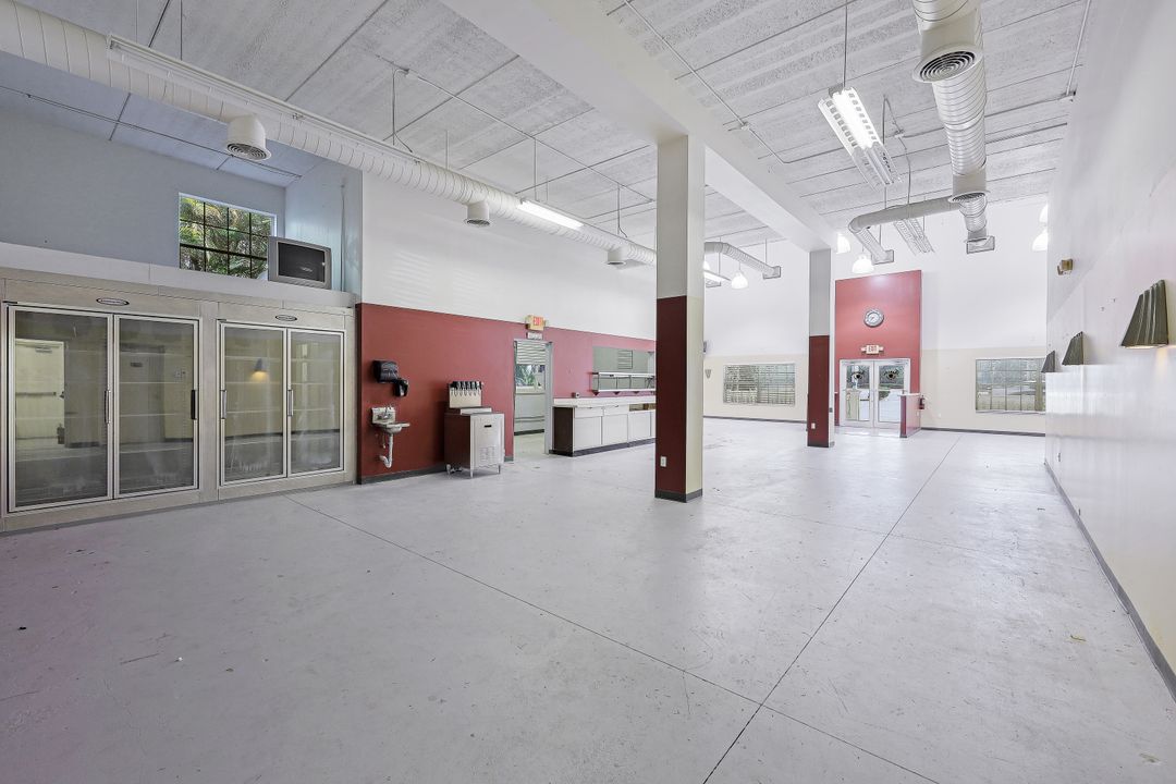 11387 Tamiami Trail E, Naples, FL 34113