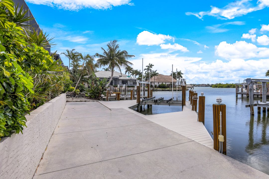 875 Hyacinth Ct, Marco Island, FL 34145