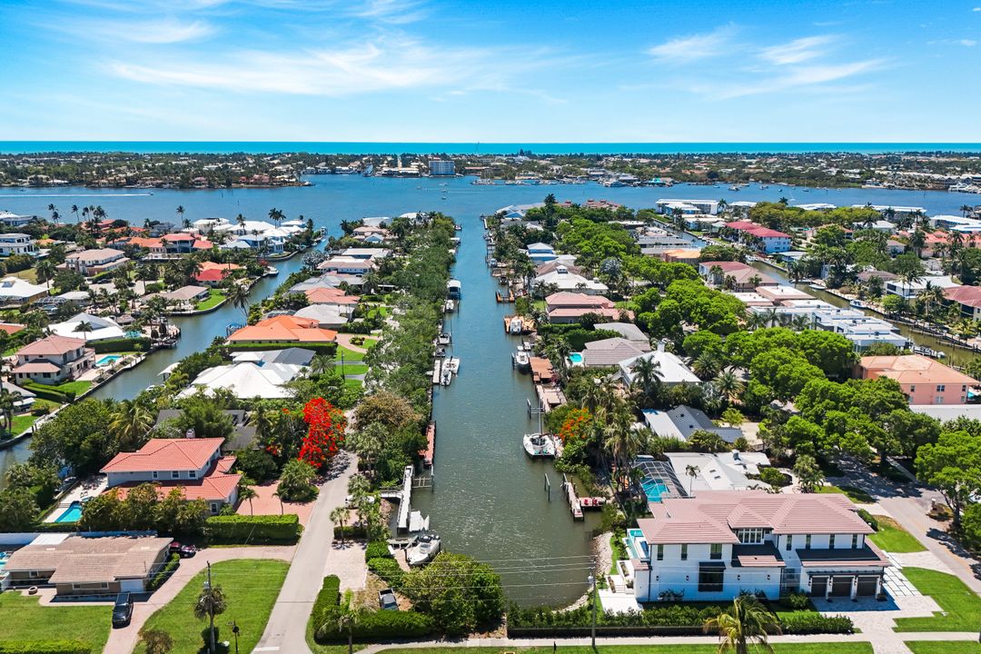 1690 Chesapeake Ave, Naples, FL 34102