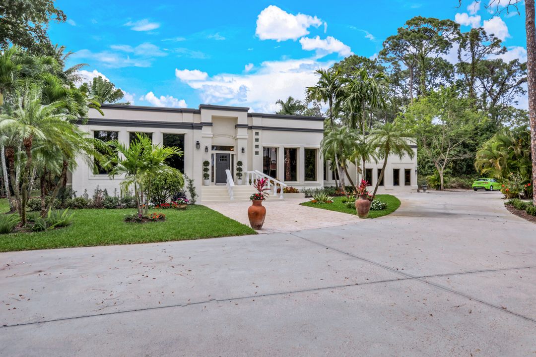 2861 Santa Barbara Blvd, Naples, FL 34116