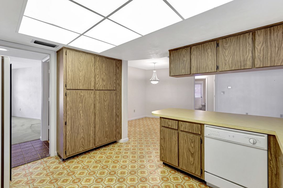 307 Country Club Dr, Naples, FL 34110