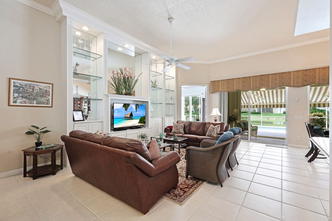 4313 Queen Elizabeth Way, Naples, FL 34119