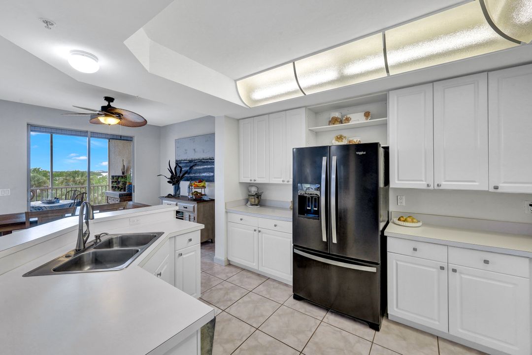 201 Vintage Bay Dr  #B8, Marco Island, FL 34145