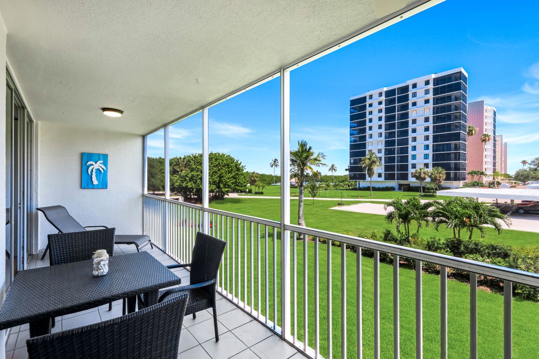 5 Bluebill Ave #208, Naples, FL 34108