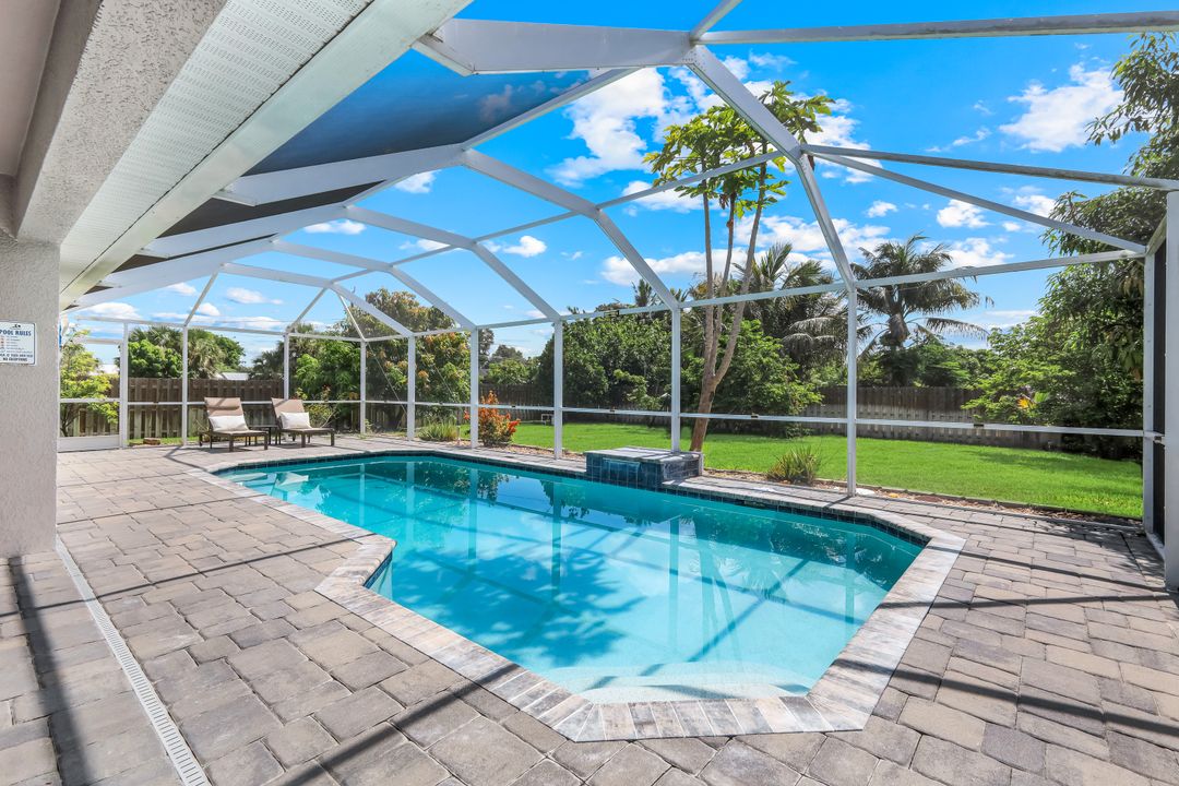 27741 Roslin Dr, Bonita Springs, FL 34135