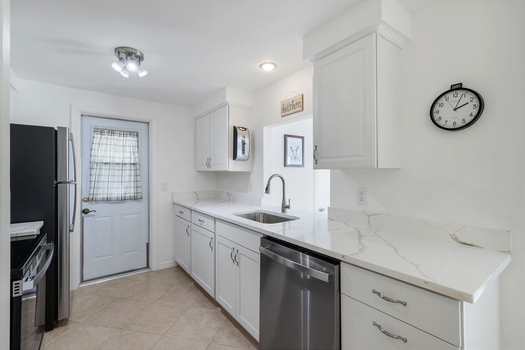 11330 Linda Loma Dr, Fort Myers, FL 33908