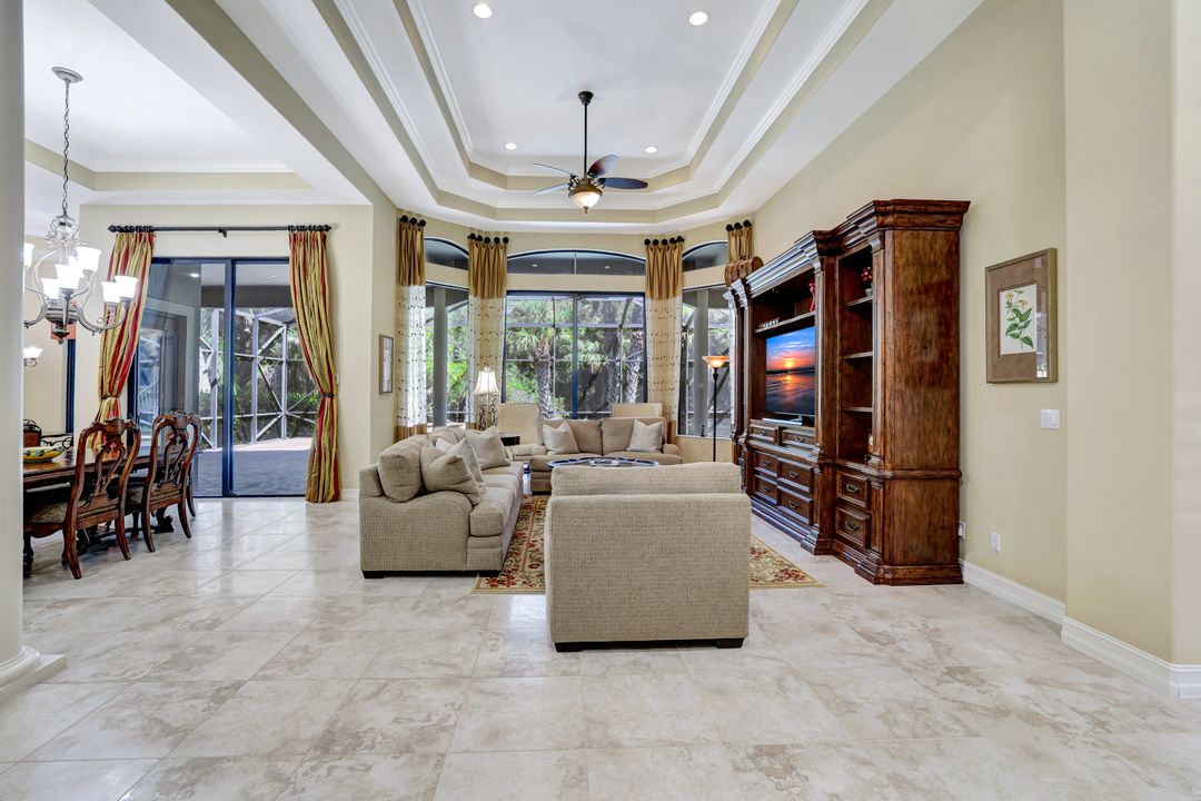 7748 Classics Dr, Naples, FL 34113