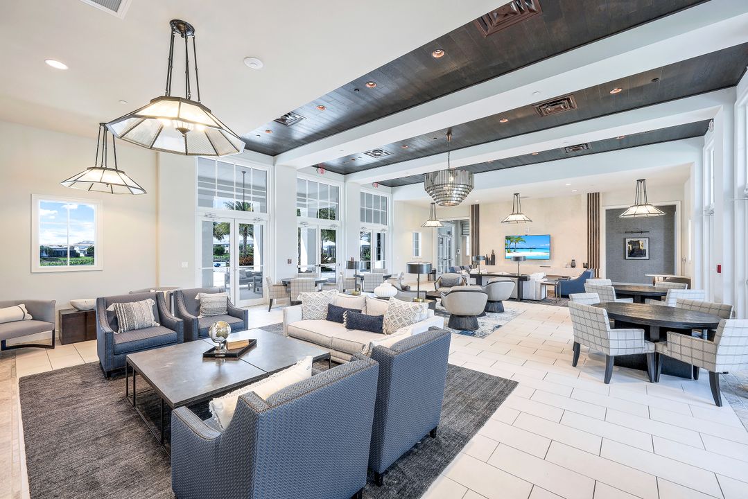 8959 Redonda Dr, Naples, FL 34114