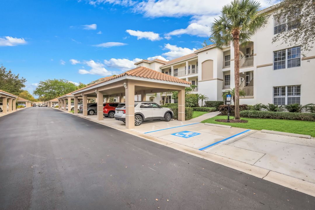 8253 Parkstone Pl #206, Naples, FL 34120