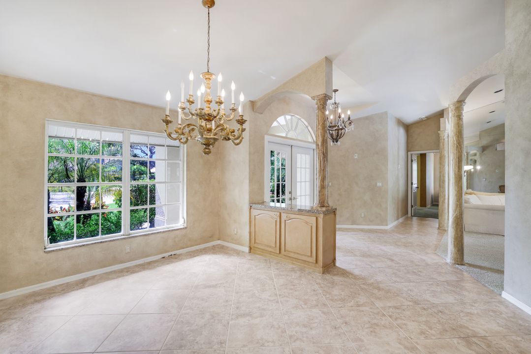 811 Pitch Apple Ln, Naples, FL 34108