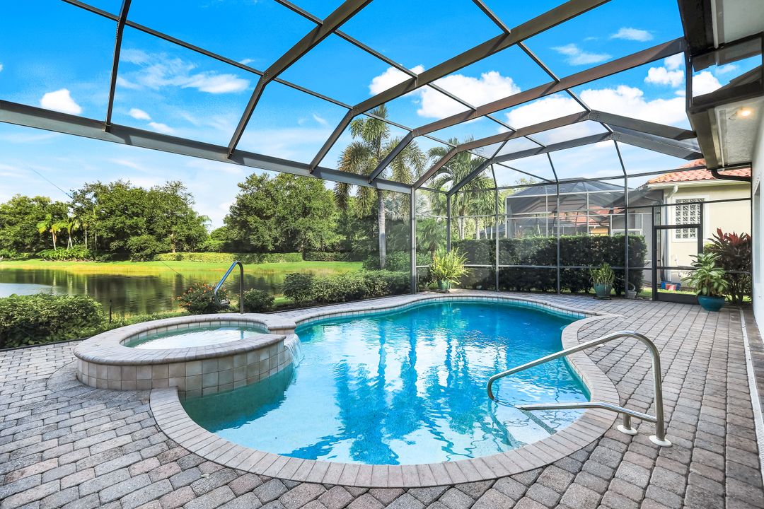 5799 Hammock Isles Dr, Naples, FL 34119