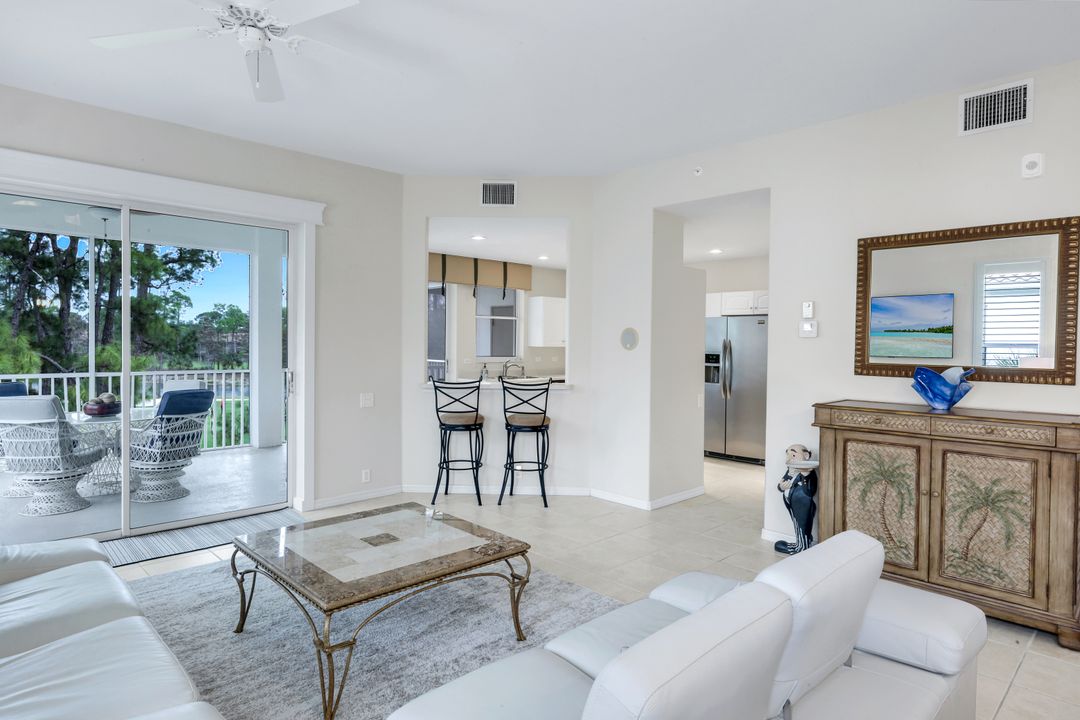 8231 Parkstone Pl #301, Naples, FL 34120
