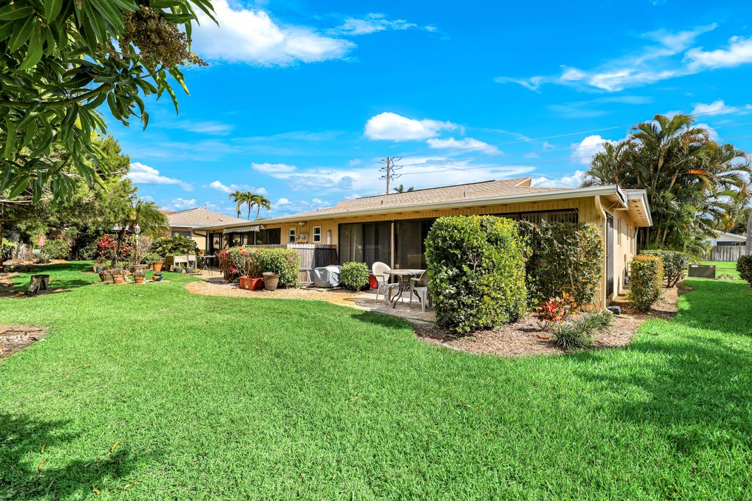 561 Palm View Dr, Naples, FL 34110