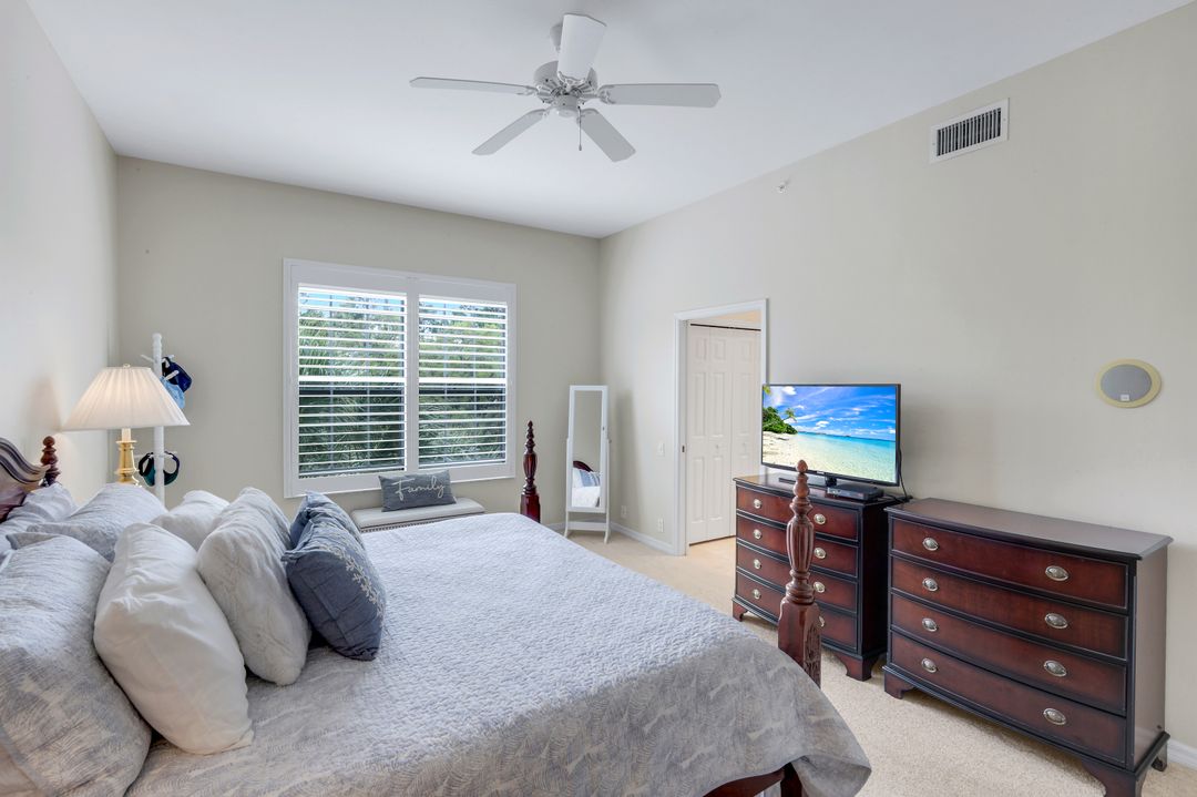 8231 Parkstone Pl #301, Naples, FL 34120