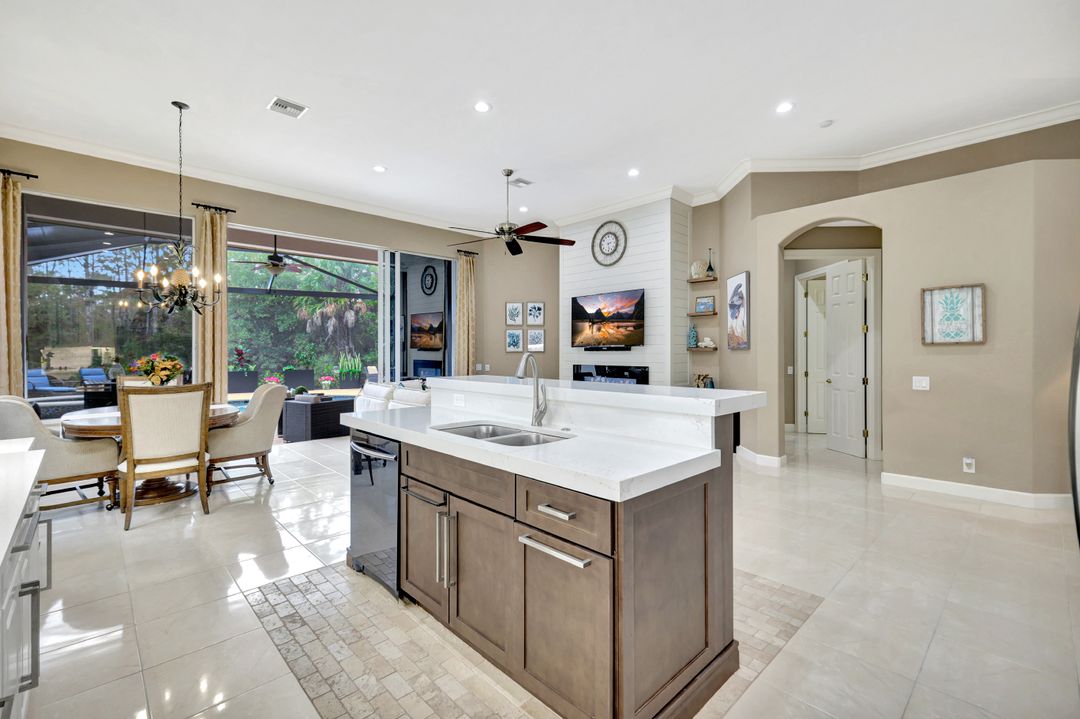 1282 Via Portofino, Naples, FL 34108