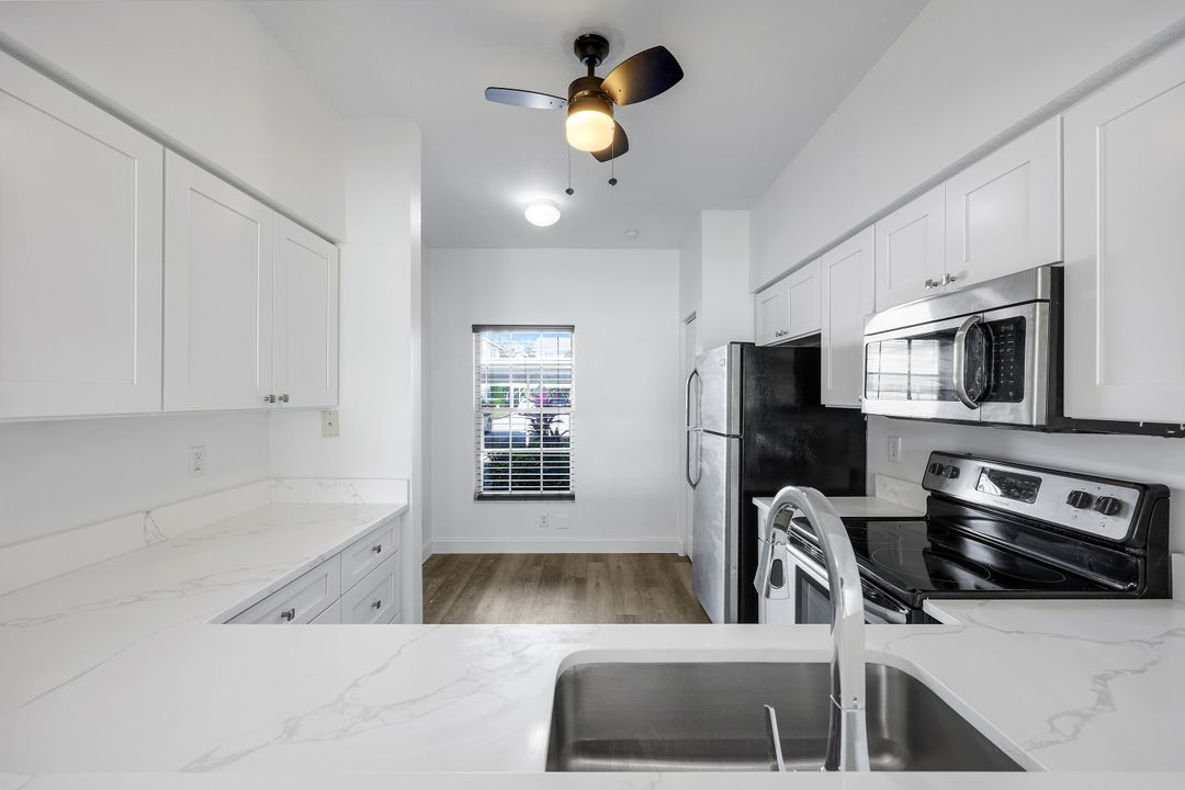 3250 Cypress Glen Way, Naples, FL 34109