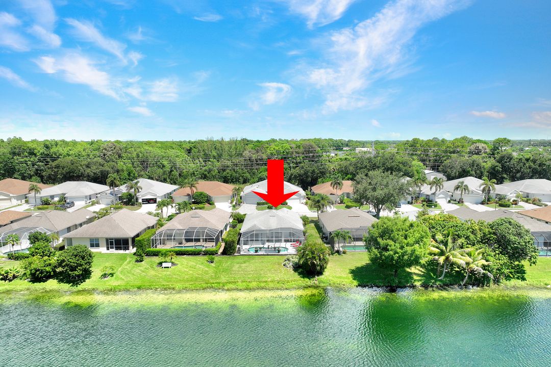 484 Crossfield Cir, Naples, FL 34104