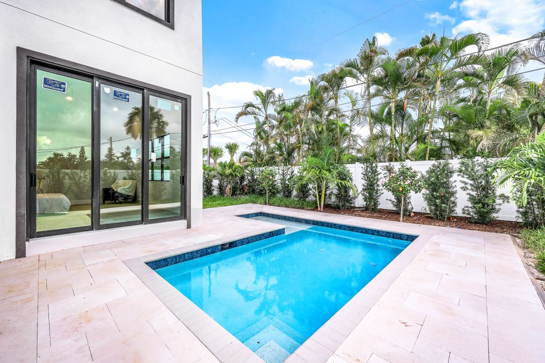 524 103rd Ave N, Naples, FL 34108