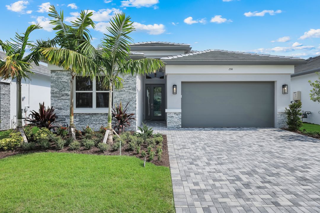2741 Durham Cir, Naples, FL 34112