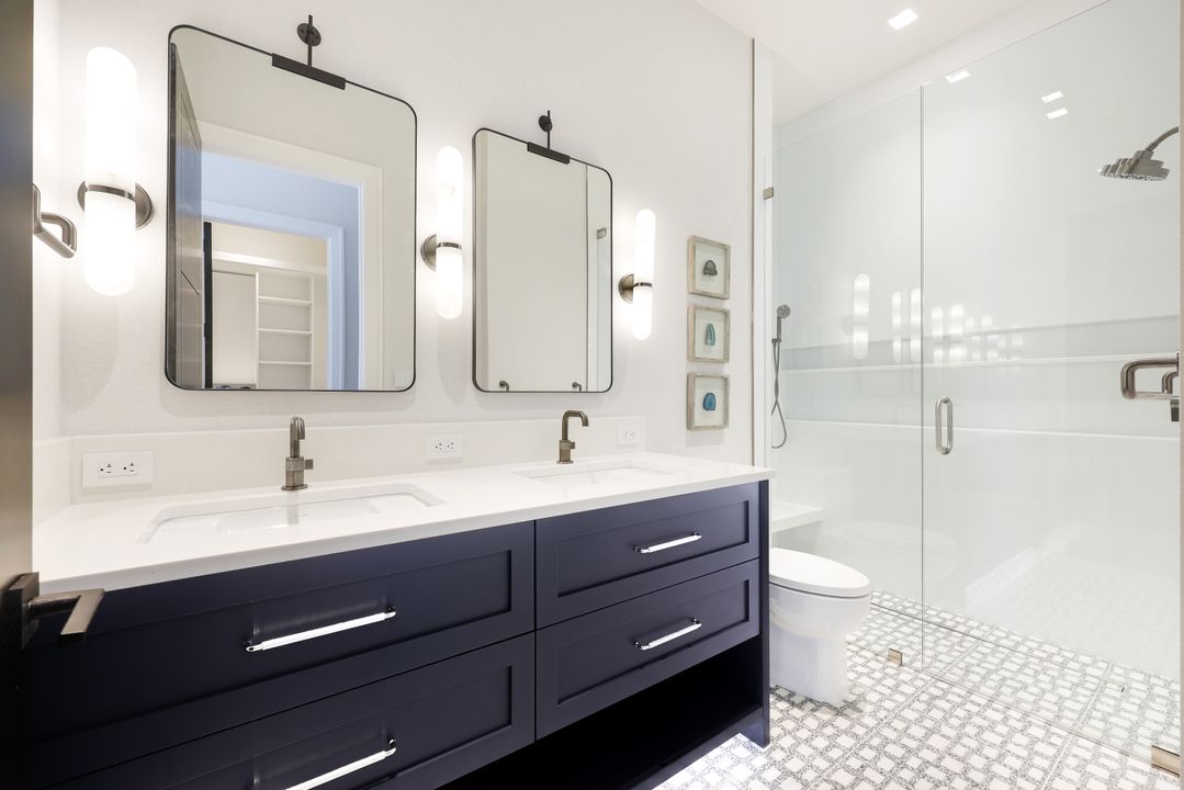 476 Palm Cir W, Naples, FL 34102