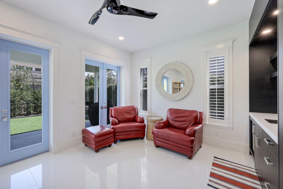 514 Corbel Dr, Naples, FL 34110