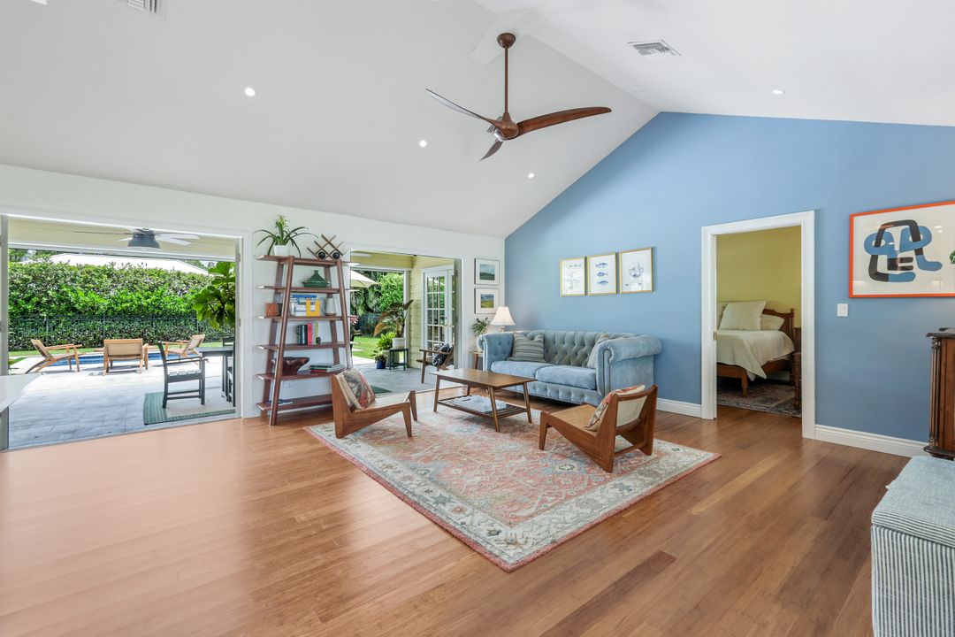 2319 Queens Way, Naples, FL 34112