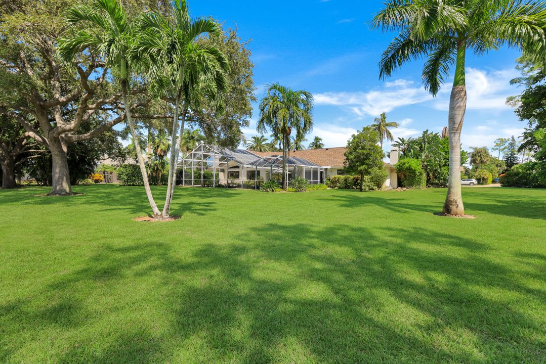 1924 Empress Ct, Naples, FL 34110