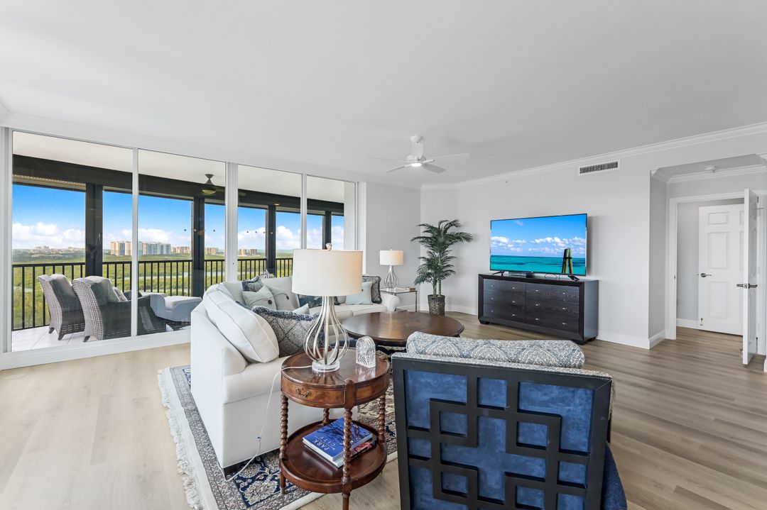 425 Cove Tower Dr  #1501, Naples, FL 34110