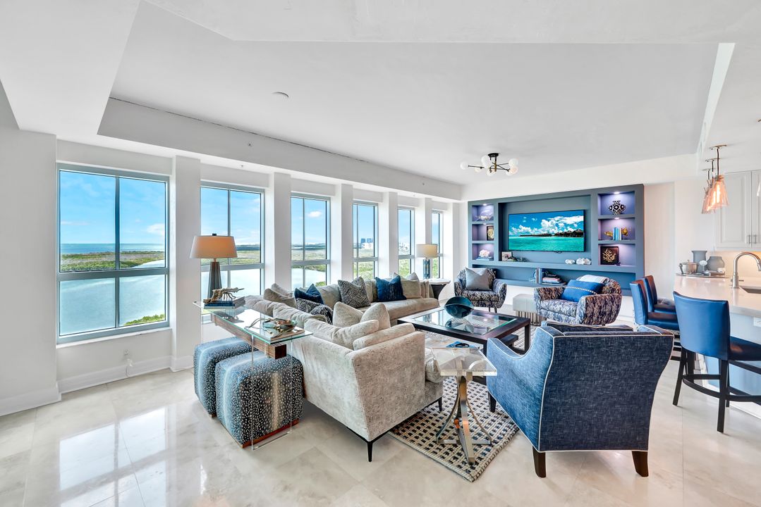 295 Grande Way #1403, Naples, FL 34110