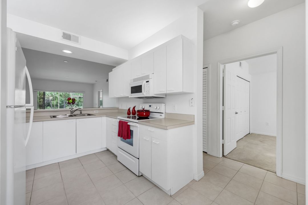 432 Valerie Way #102, Naples, FL 34104