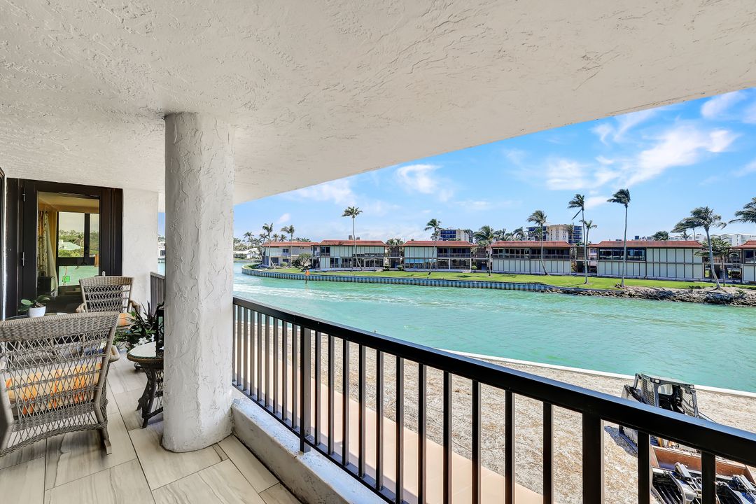 2302 Gulf Shore Blvd N, Naples, FL 34103