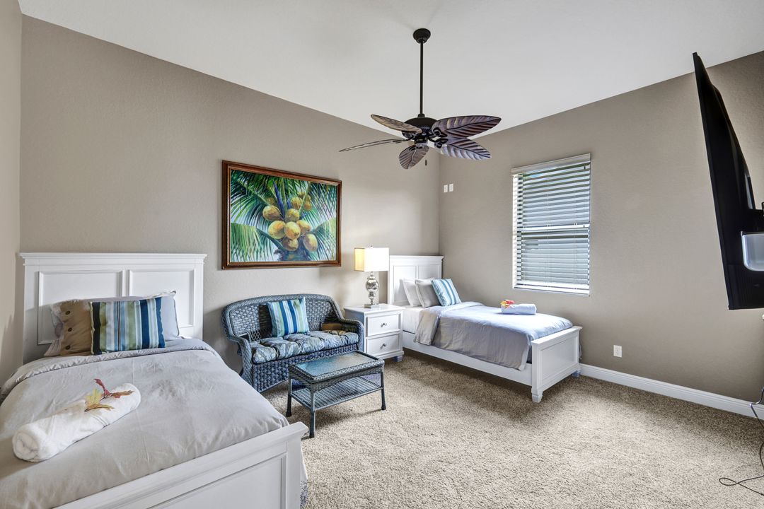 2033 SE 7th St, Cape Coral, FL 33990