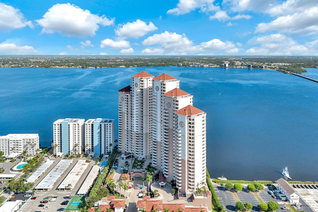 2104 W First St #1404, Fort Myers, FL 33901