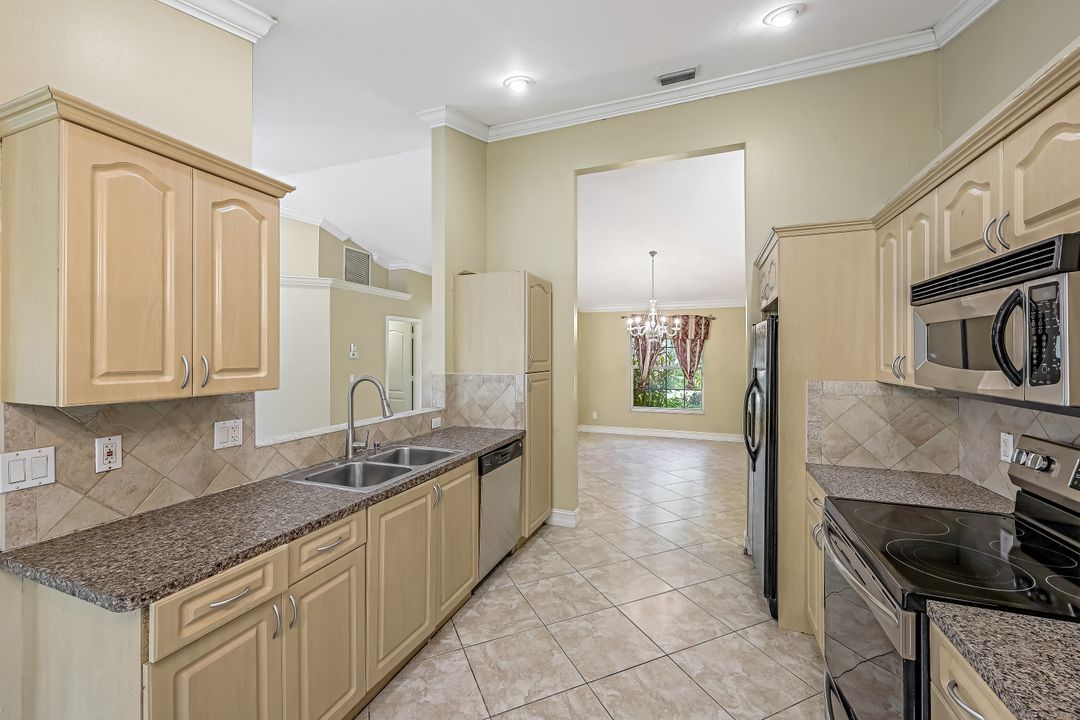111 2nd St SE, Naples, FL 34117
