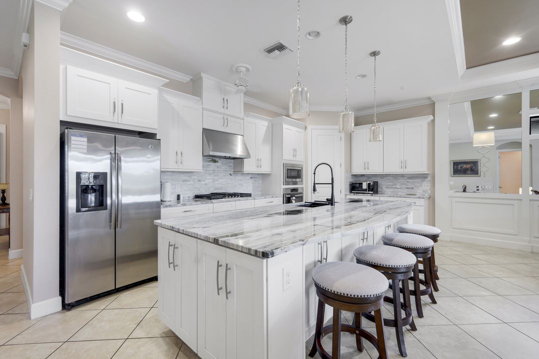 8527 Palacio Terrace N, Naples, FL 34114