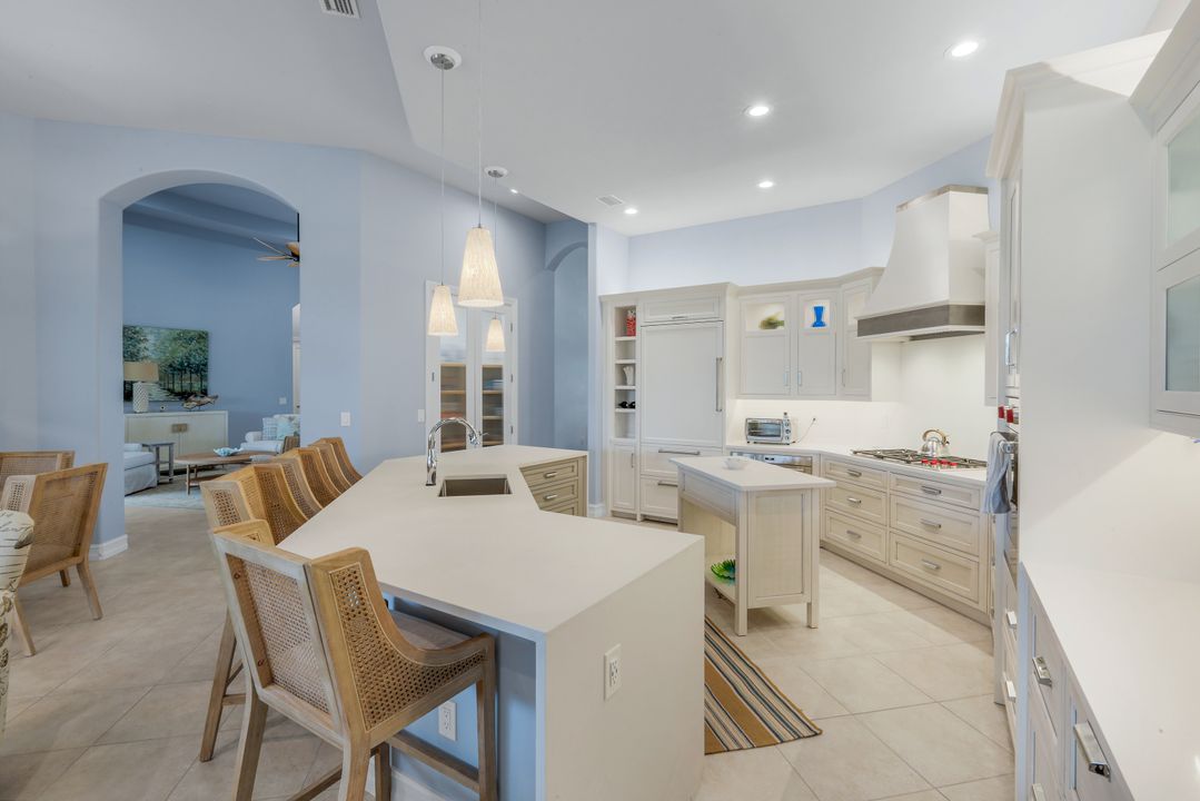 9002 Shenendoah Cir, Naples, FL 34113