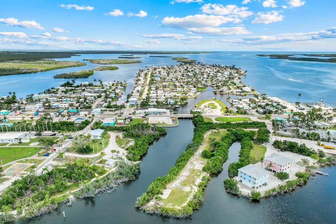 4547 Pine Island Rd, Matlacha, FL 33993