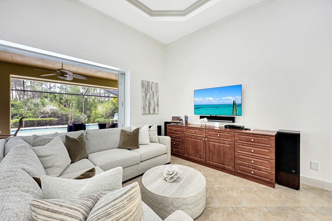 7655 Martino Cir, Naples, FL 34112