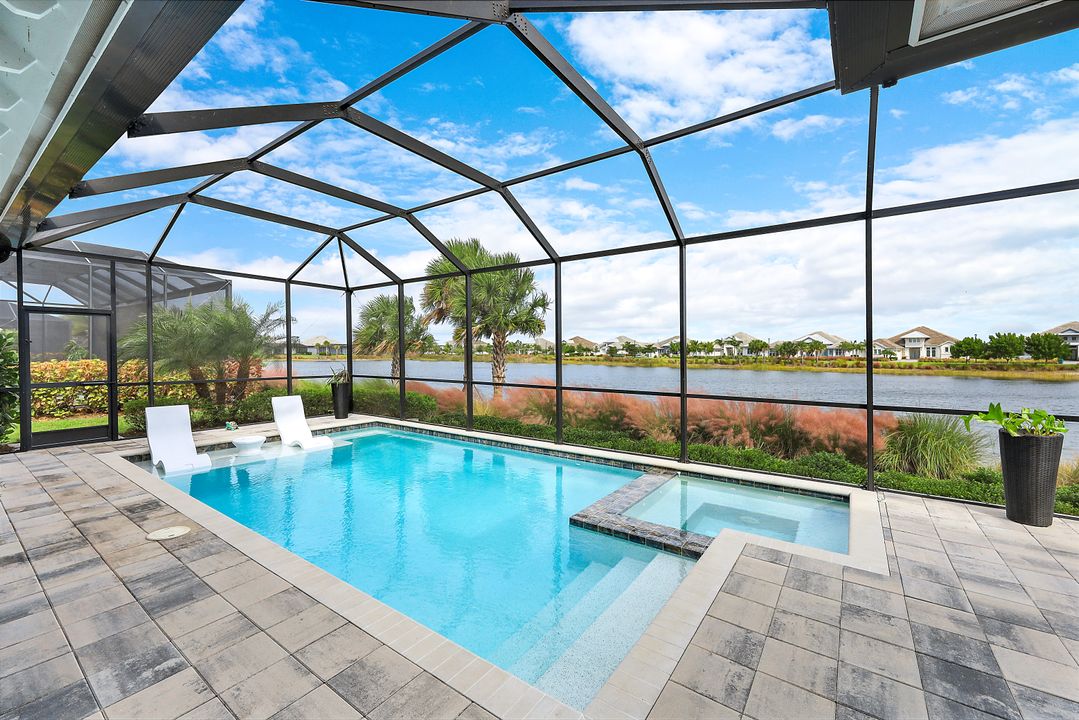 6177 Megans Bay Dr, Naples, FL 34112