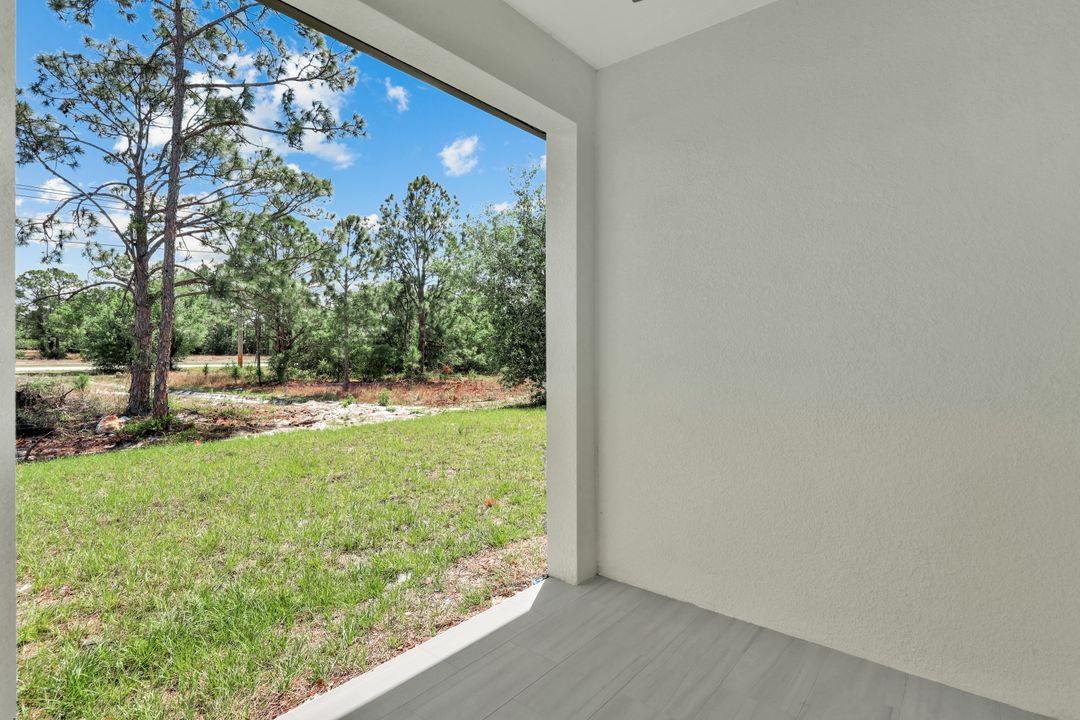 521 Lillon Ave S, Lehigh Acres, FL 33974